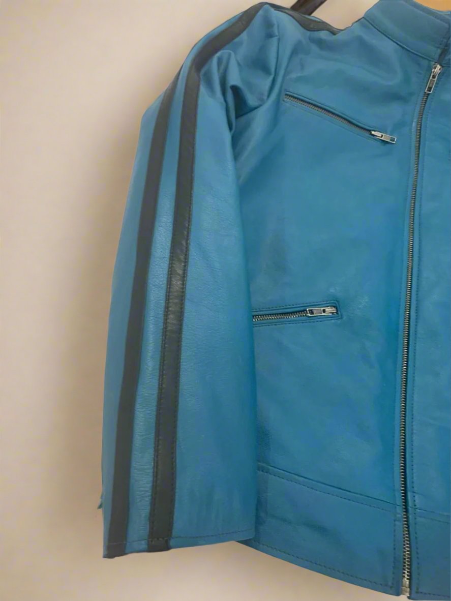 Blue dirk gently