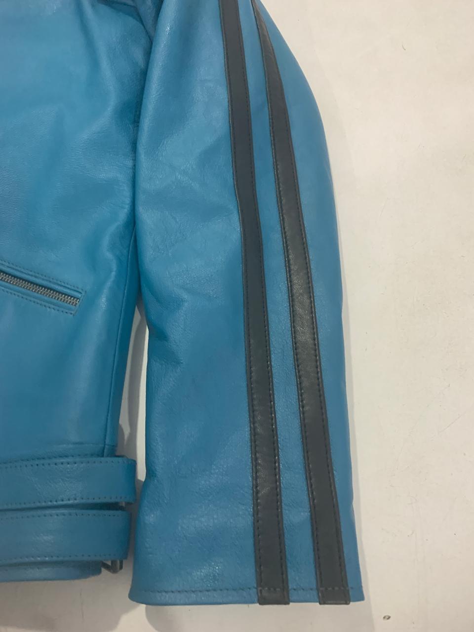 Blue dirk gently